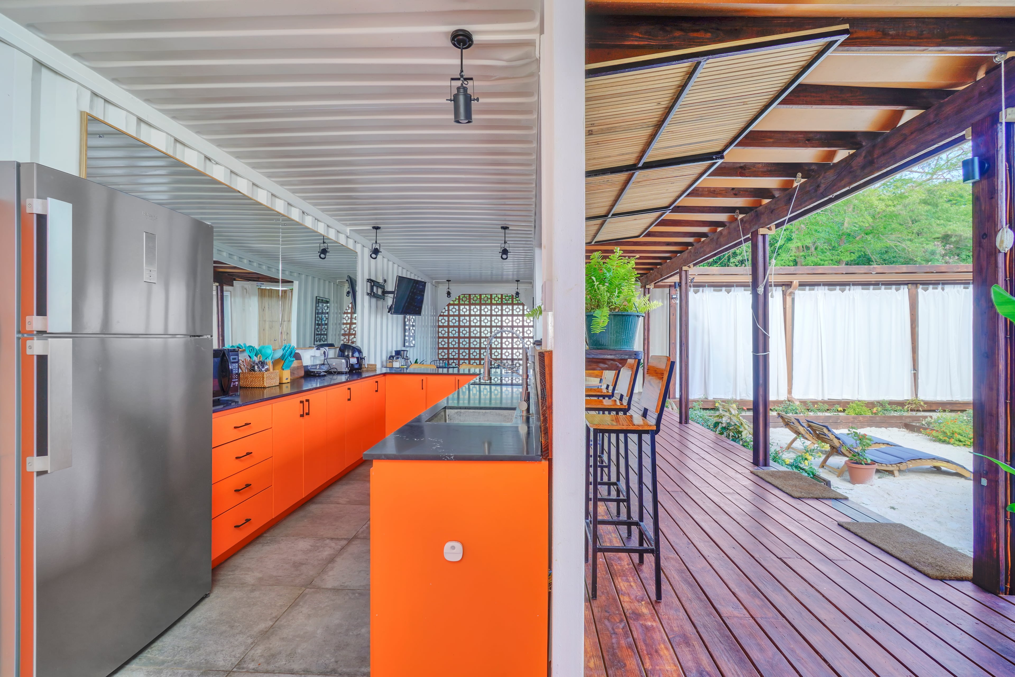 Corten Villa open-plan kitchen with views of the lush courtyard