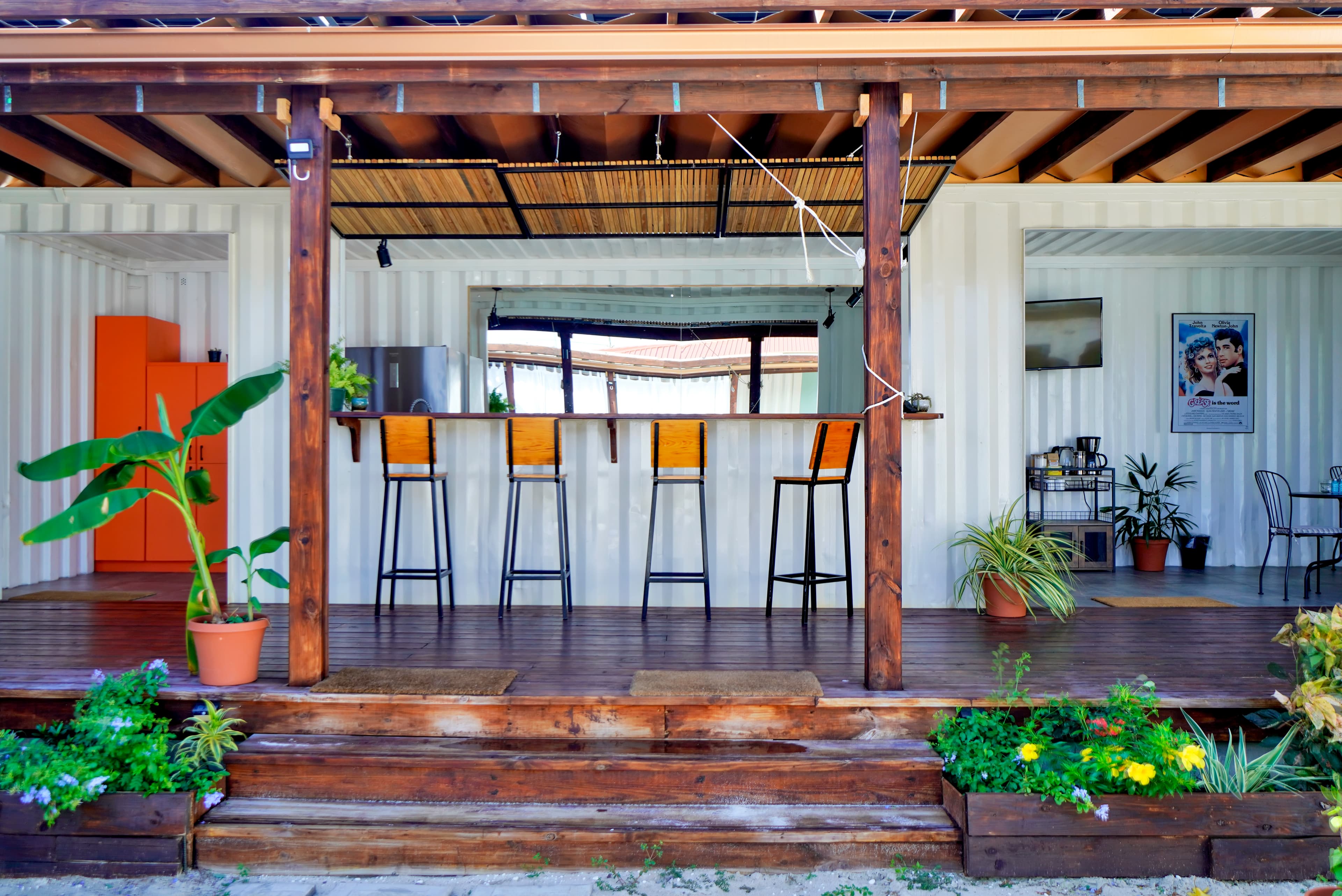 Sundowners with a garden view
